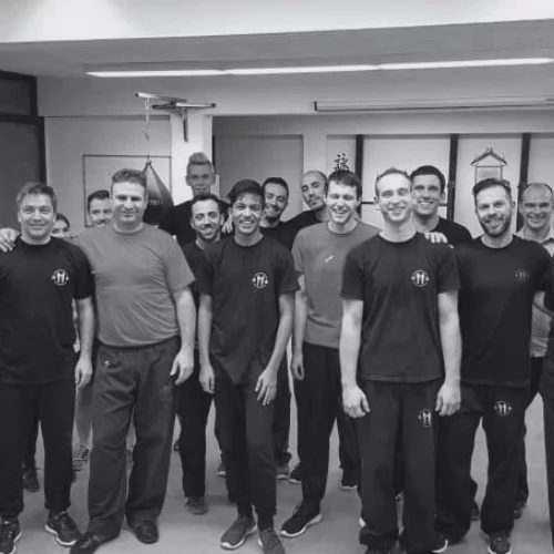 Trainingsgruppe für Erwachsene 40+ im Kampfkunst-Dojo